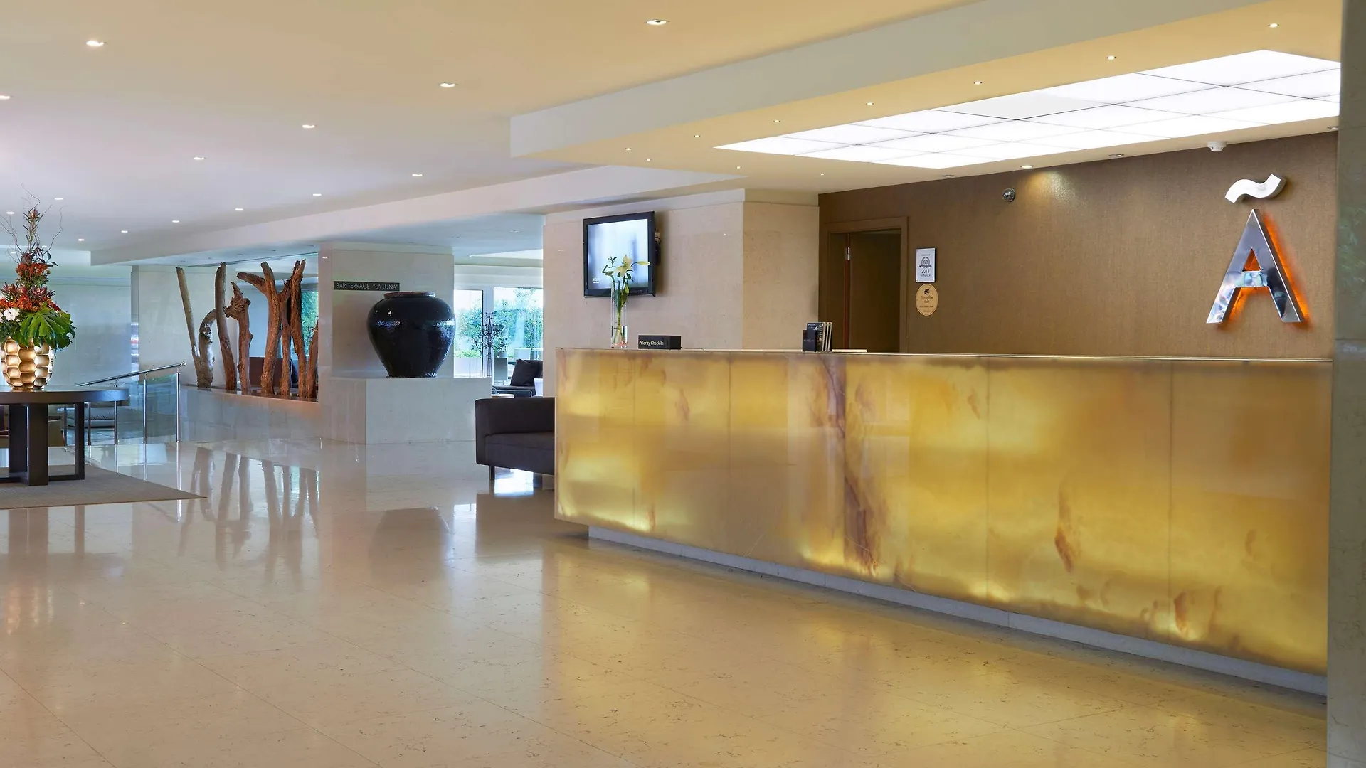 Отель Melia Madeira Mare Фуншал